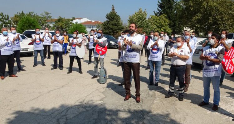 Bursa’da sağlık çalışanları alkışları bakanlık yetkililerine iade etti