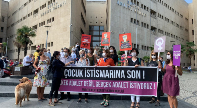 Bursa’da 16 yaşındaki kıza cinsel istismar! Kadınlar adliye önündeydi…
