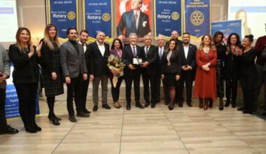 Bademli Rotary Kulübü’nden Başkan Erdem’e teşekkür plaketi