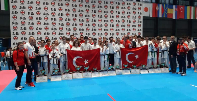 15 Yaşındaki Sporcu Tarih Yazdı Şampiyonluğu Bursa’ya Getirdi! “Şampiyonlarımıza Sahip Çıkalım!”