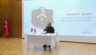 Ahmet Ümit Mudanya Üniversitesinde öğrencilerle buluştu