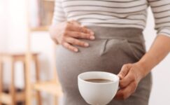 Yüksek kafein tüketimi, hamilelikte düşük olasılığını artırıyor