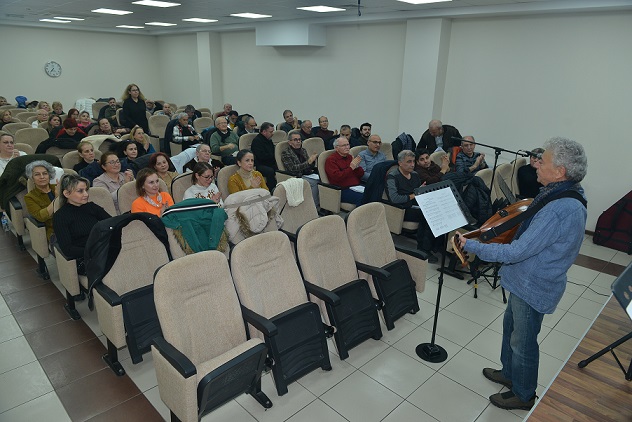 Burada şarkılar iyilik için  söyleniyor