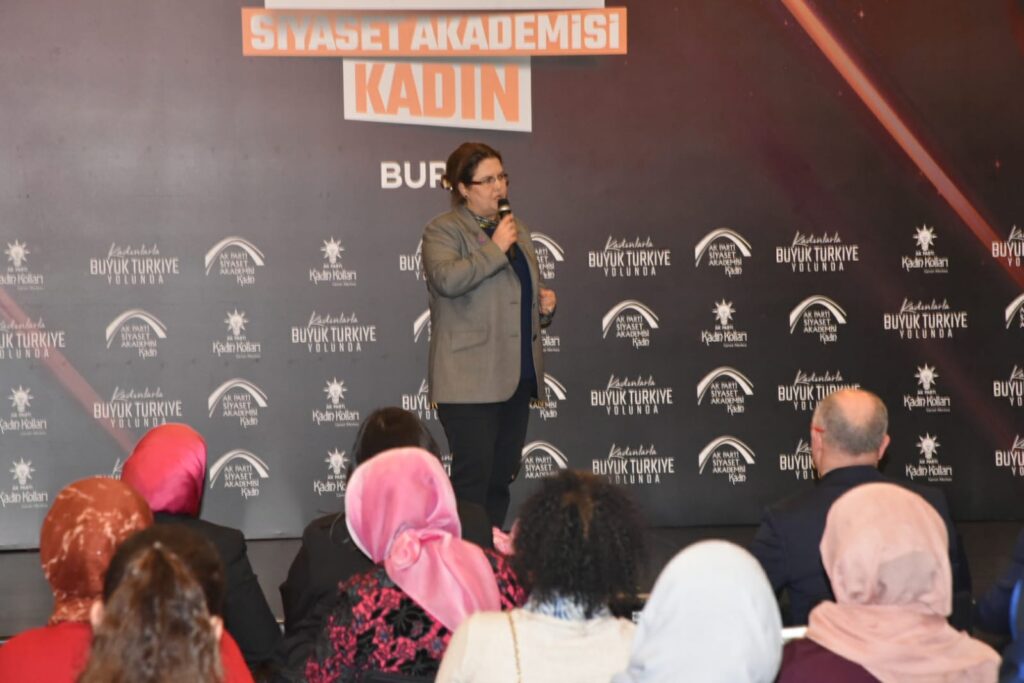 BAKAN DERYA YANIK: “KADINLARIMIZI SİYASETİN VE HAYATIN ÖZNESİ OLARAK GÖRÜYORUZ”  MİLLETVEKİLİ GÖZGEÇ : “ÜRETEN KADINLARIMIZA TAM DESTEK”