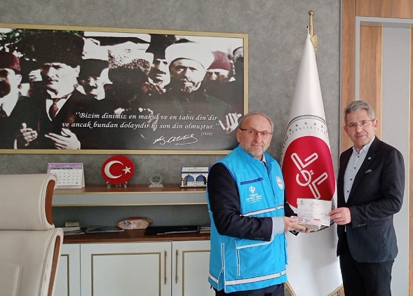 Türk Diyanet Vakfı Sen: “Şimdi maaşımızı paylaşıp kardeşimizle yakınlaşma zamanıdır” demişti sözünü tuttu.