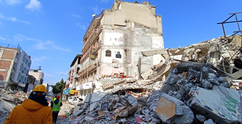 Bursalı Gençler Antakya’da… Depremzedelere Gençlerden Duygusal Destek…