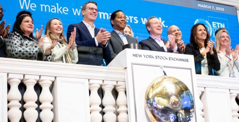 Eaton, Borsadaki 100. Yılını Kutlamak için New York Menkul Kıymetler Borsası (NYSE) Açılış Zilini Çaldı