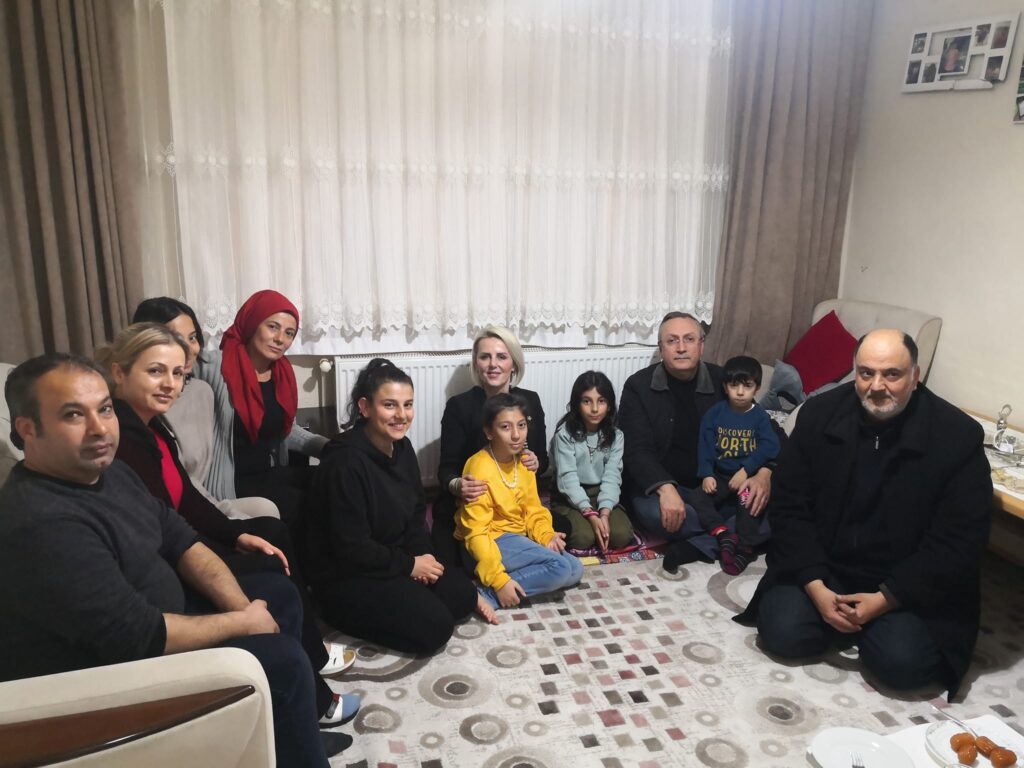 GELECEK BURSA; “Depremzede Ailelere Kucak Açtık Ama Onların İhtiyaçlarını Ne Kadar Karşılayabiliyoruz?”