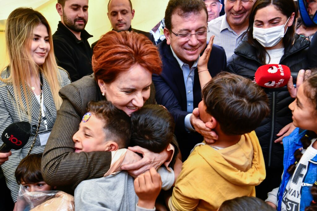 “Mahvoldum. Dışarıda yatıyoruz. Çadırımız yok”