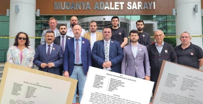 Atatürk ve Türk Bayrağı Figürüne AK Partide Büyük Rahatsızlık!