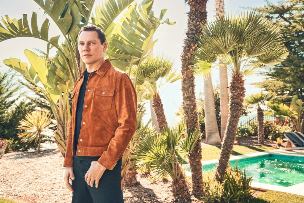 TIËSTO’NUN YENİ ALBÜMÜNDEN ŞARKILAR TÜRK RADYOLARINI SALLADI!    3 ŞARKISI  TÜRK RADYOLARINDA İLK 100’DE!