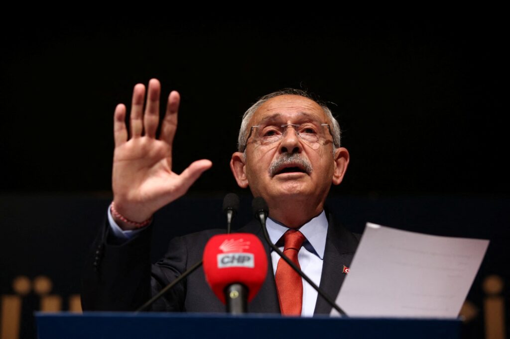 CHP, hiç kimseye altın tabak içinde Genel Başkanlığı sunmaz