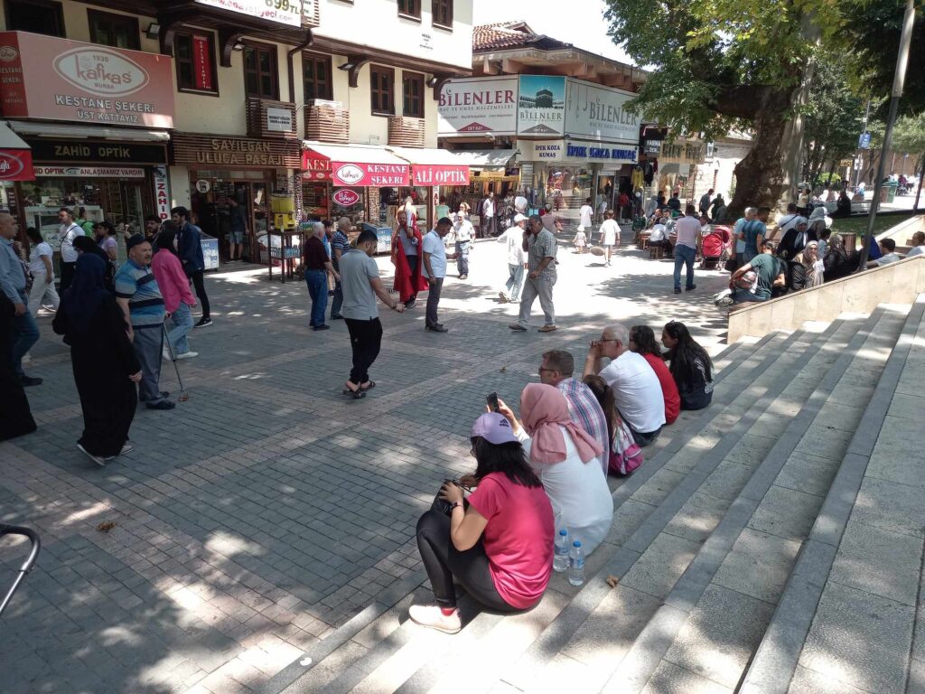 Taciz Devam Ediyor! Zabıta Bakıyor!