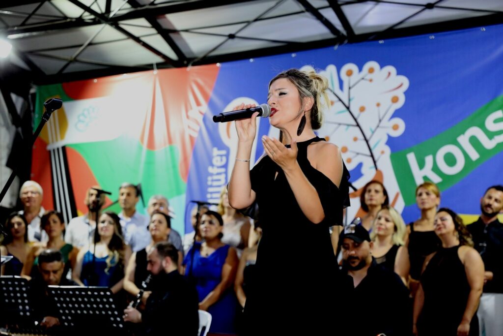 NİLÜFER’DE AKŞAMLAR YAZ KONSERLERİYLE DAHA DA RENKLENDİ