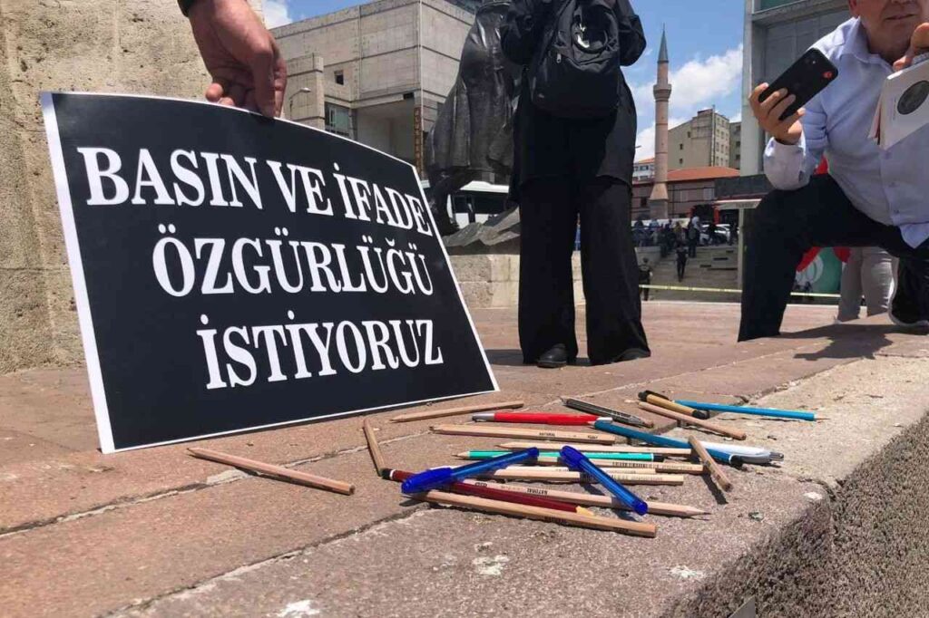 ORTADA SANSÜRLENECEK BASIN MI KALDI?
