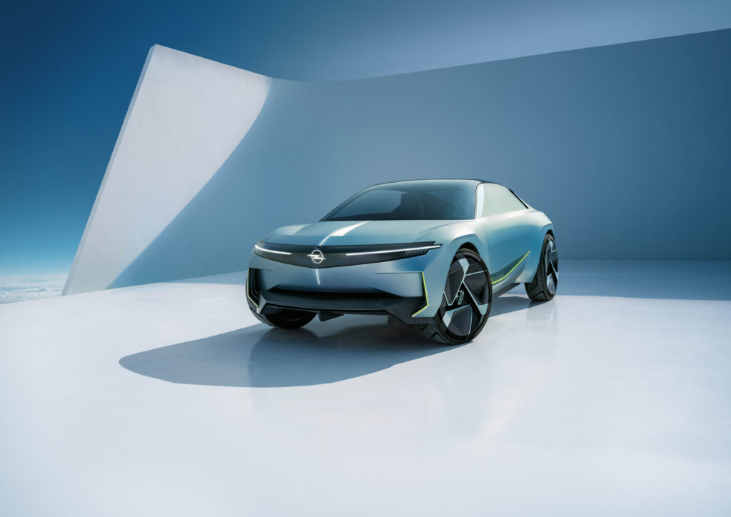 Opel’in Konsept Aracı Experimental, markanın geleceğe dair vizyonunu net şekilde yansıtıyor!