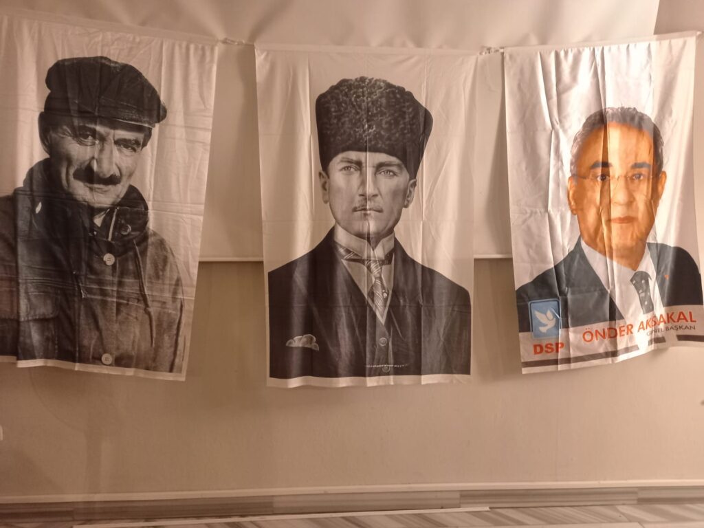 DSP Bursa’da Rozet Coşkusu! “Bursa’nın Sorunlarına Çare Olmak İçin Geliyoruz!”