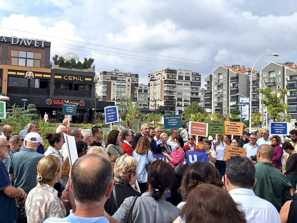 Bu ülkede her şeyi paralı hâle getirirsek, yoksul çocuklar okuyamayacak.