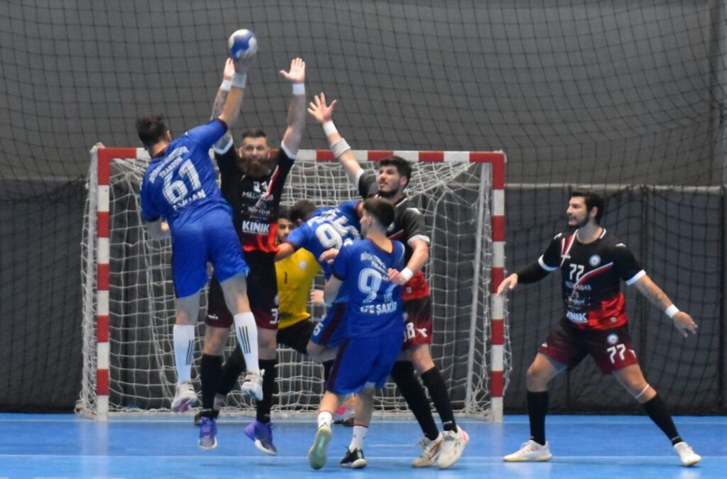 ÇELİŞMELİ MAÇIN GALİBİ NİLÜFER BELEDİYESPOR