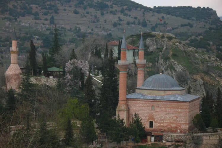 YİĞİT DÜŞTÜĞÜ YERDEN KALKAR.