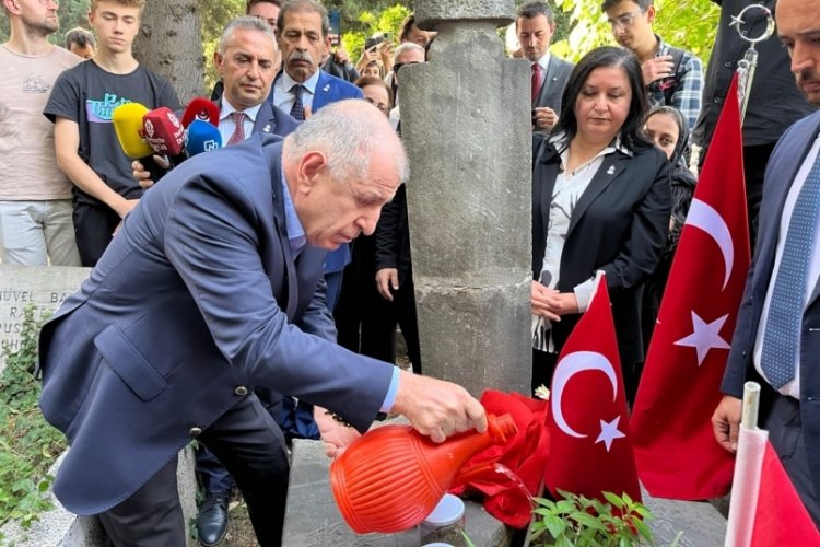 Özdağ Bursa’da şehitlik ziyaretinde