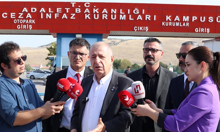 ÜMİT ÖZDAĞ TUTUKLU GAZETECİLERİ ZİYARET ETTİ