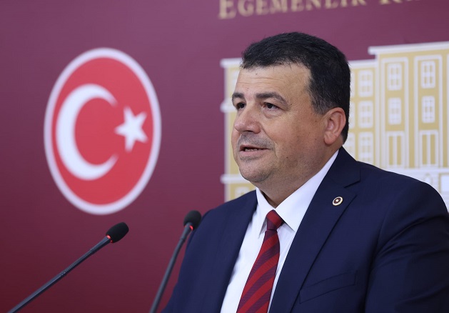 ÖZTÜRK: YURTLARINDA NİTELİKLİ BARINMA HAKKINI SAVUNAN ÖĞRENCİLERİN YANINDAYIZ