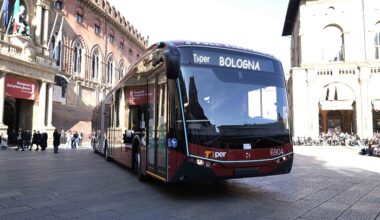 Karsan Bologna’da Hizmet Verecek 18 Metrelik e-ATA Otobüslerinin TPER’e Teslimatı Başladı!