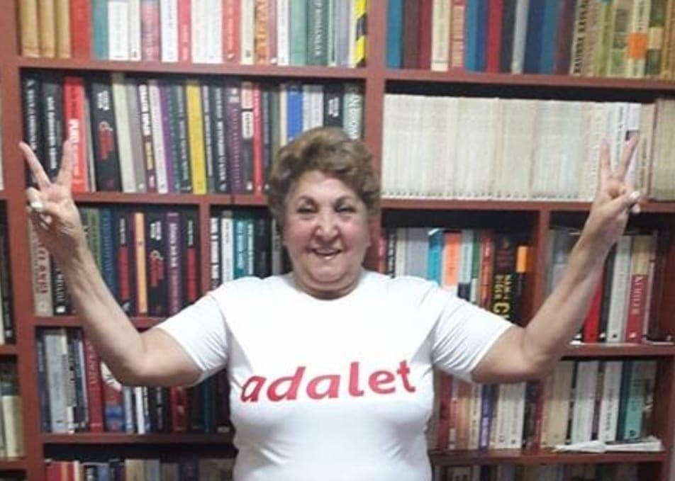 İKİYÜZLÜLÜK, SAHTECİLİK, AYNI ATMOSFER VE ORTAMDA SİYAH BEYAZ SAHTE YAŞAMLAR YORDU BIKTIRDI BİZLERİ…