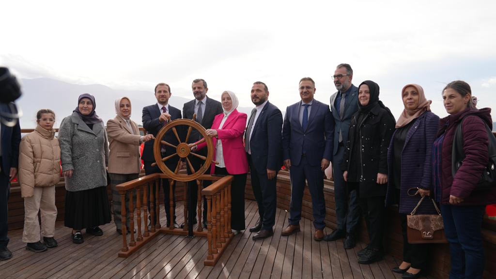 BURSA’NIN HİBE ÖDÜLLÜ ÖZEL MERKEZİ GÜRSU’DA AÇILDI