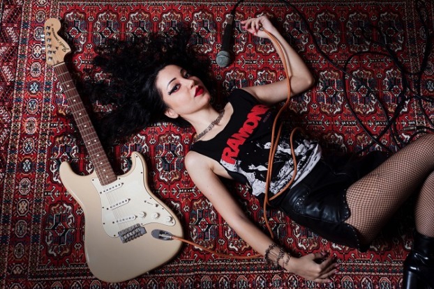 Türk Rock Müziği’nin Yeni ve Güçlü Seslerinden  Rock Kadın Vokali Pınar Azizoğlu  6. Teklisi “ Kır Kalbimi ” ile 2023’e Veda Ederken Yılın Son Vurgununu Yaptı !