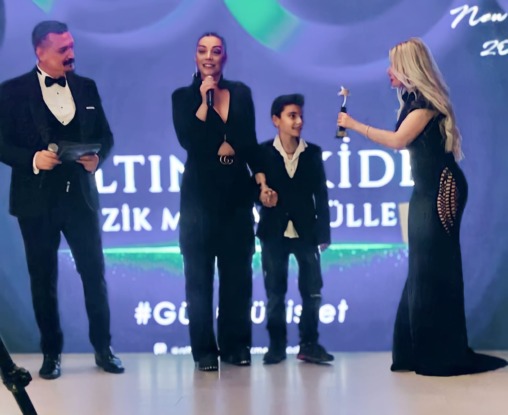 BARIŞ GÜLAY SOSYAL MEDYADA EN ÇOK PAYLAŞILAN ROCK SANATÇISI