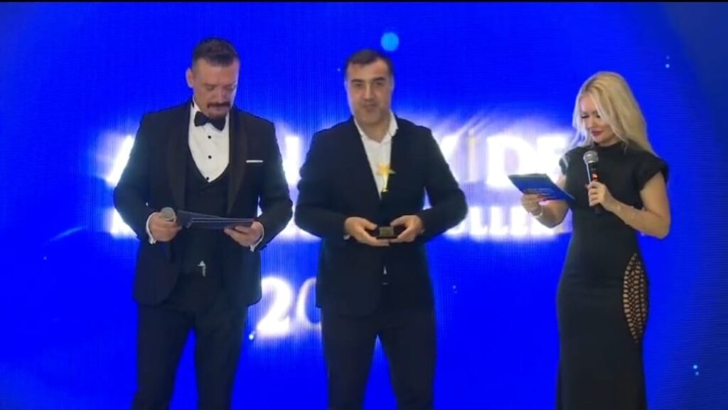 Mehmet Şahincileroğlu, yeni yıla ödülle başladı