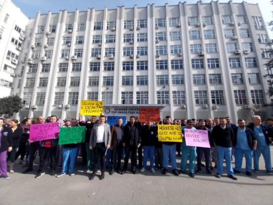 Uludağ Üniversitesi Sağlık Çalışanlarından “Sadaka Zammına” Tepki!
