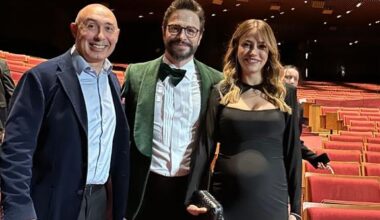 Ünlü Oyuncu Ahmet Kural ve eşi, kameralara Dr. Melih Aygün ile birlikte gülümsedi