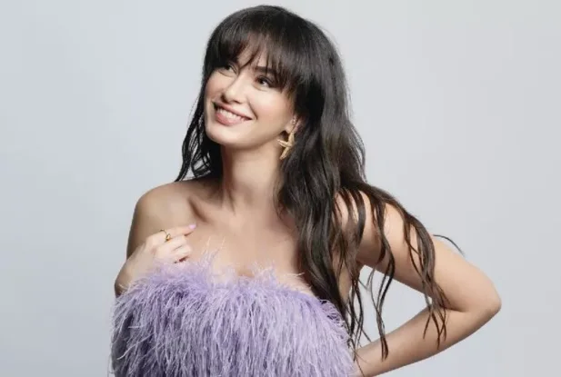 HANDE DOĞANDEMİR, 13 ŞUBAT YALNIZLAR GÜNÜ’NDE SOSYAL VİDEO PLATFORMU gather-in’DE YALNIZLAR İÇİN “YALNIZLAR MEYHANESİ” KURUYOR!