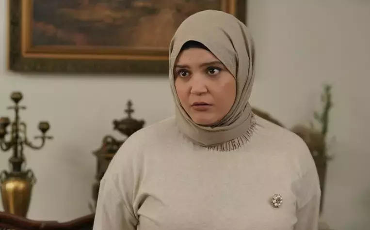 KIZILCIK ŞERBETİ’NİN NİLAY’I AŞK SARHOŞU