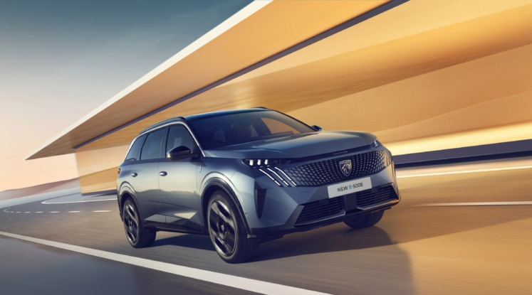 YENİ PEUGEOT E-5008: ÜST SINIF ELEKTRİKLİ SUV!
