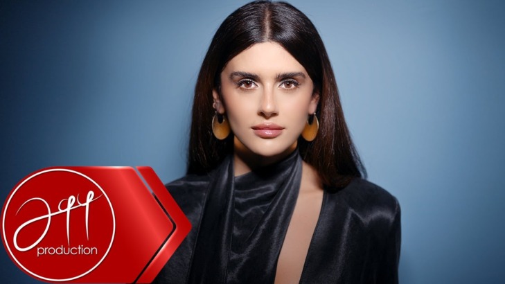 CANAN ÇAL’DAN 2024 MODEL AYAĞINDA KUNDURA
