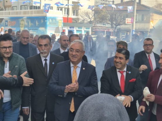 Halkımız DSP’ye artık geri dönün diye yalvarıyor. Kendimiz inanıyor ve güveniyoruz