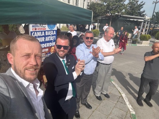 Bursa’da eski başkan gitti gazeteci lokma dağıtıldı