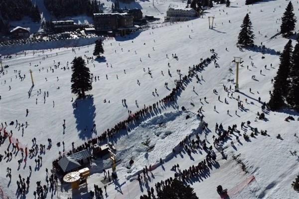 Uludağ’da kar kalığını 68 cm telesiyej sırası 100 metre