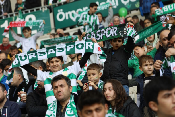 Çocuklar Bursaspor coşkusunu Büyükşehir’le yaşadı