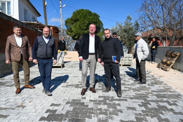“Karacabey’de 18 kırsal mahalleye parke taşlı yol”