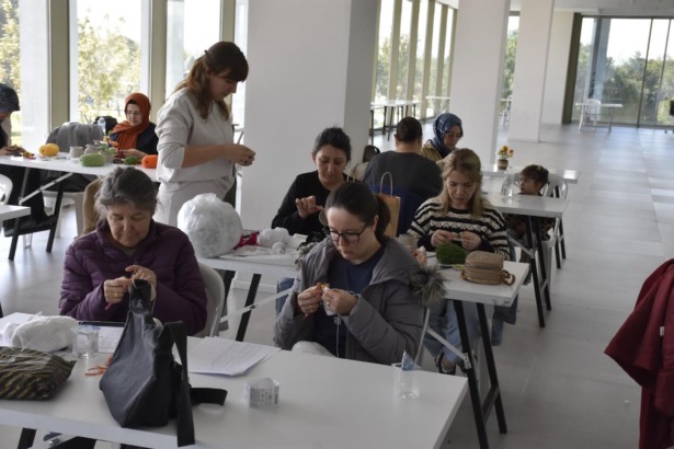 “Karacabey Belediyesi’nin Amigurumi Kursu meyvelerini vermeye başladı”