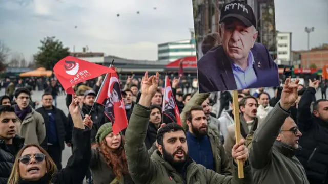 , Türk siyasetinde hukukun ve adaletin ne denli kırılgan bir zemine oturtulduğunun açık bir göstergesidir.