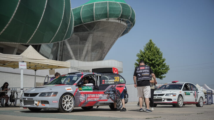 ATIŞ YAPI 49. YEŞİL BURSA RALLİSİ SONA ERDİATIŞ YAPI 49. YEŞİL BURSA RALLİSİ SONA ERDİ BURSA’DA RALLİ RÜZGÂRI ESTİ RALLİ TUTKUNLARI 49. YEŞİL BURSA RALLİSİ’NDE BULUŞTU