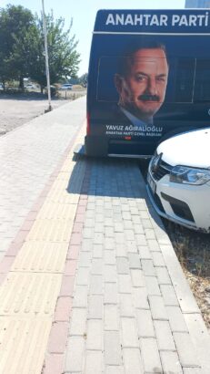 Engelli Yoluna Park Eden Siyasi Minibüs: Bu Mu Sizin “Hizmet” Anlayışınız?