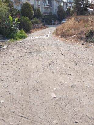 Karasu’da Vatandaşların Tek Talebi: “Başkan Sarı, Bu Yolu Yapın!”