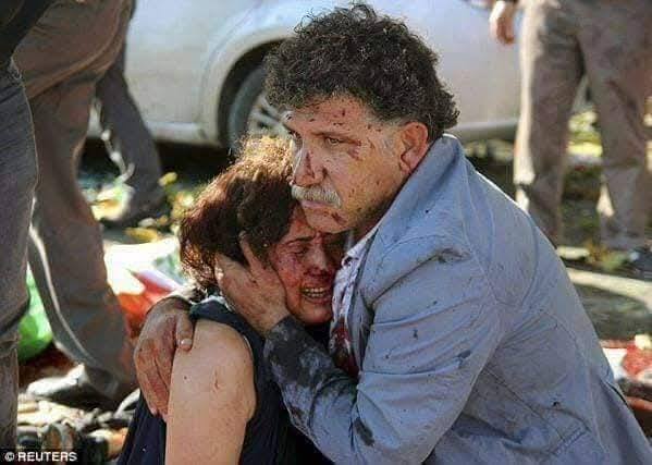 10 EKİM YİNE VAHŞİ VE BARBARCA YAPILAN BİR KATLİAMI VE KAYBETTİĞİMİZ CANLARI ANIP BAŞIMIZI UTANÇLA YERE EĞDİĞİMİZ BİR GÜNDÜR.